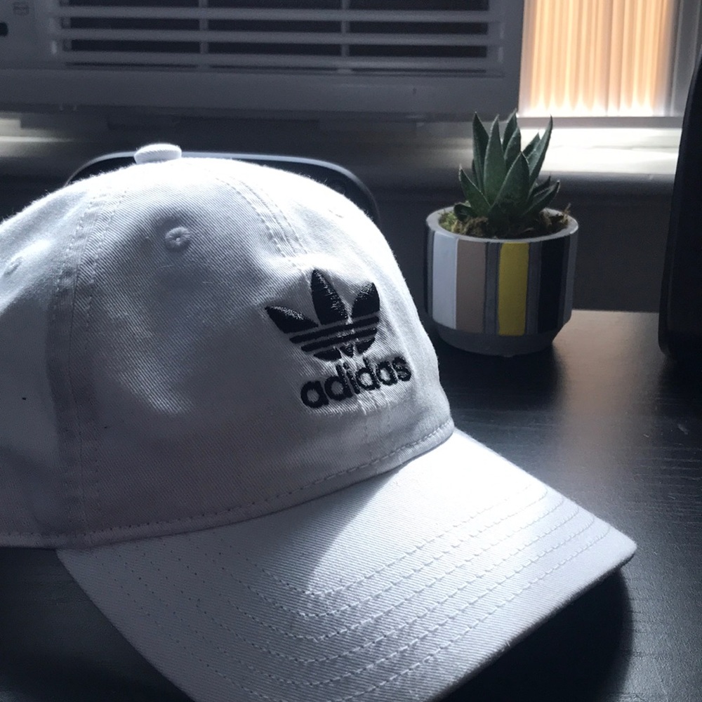 Adidas cloud Strap-Back Hat white
